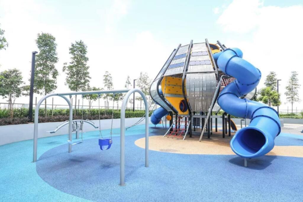 Splashmania Gamuda Cove With Projector And Tent Klia Banting Apartment Kampung Dengkil